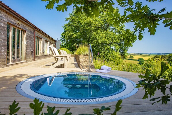 Piscine intérieure, piscine extérieure