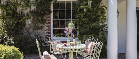 Cottage | Outdoor dining
