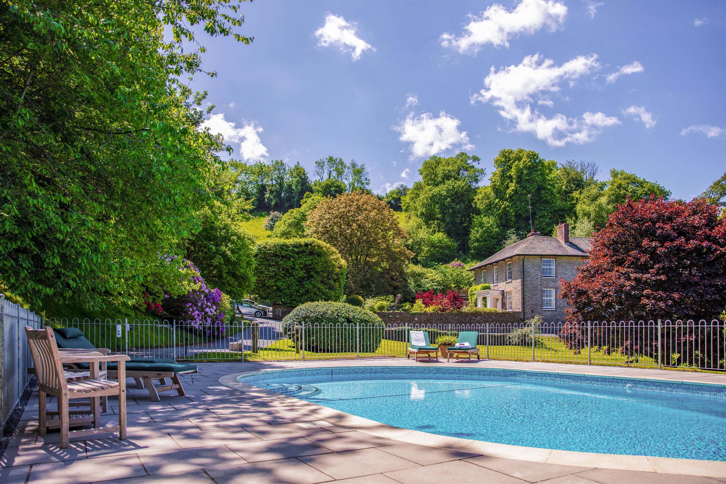 室內游泳池和室外游泳池