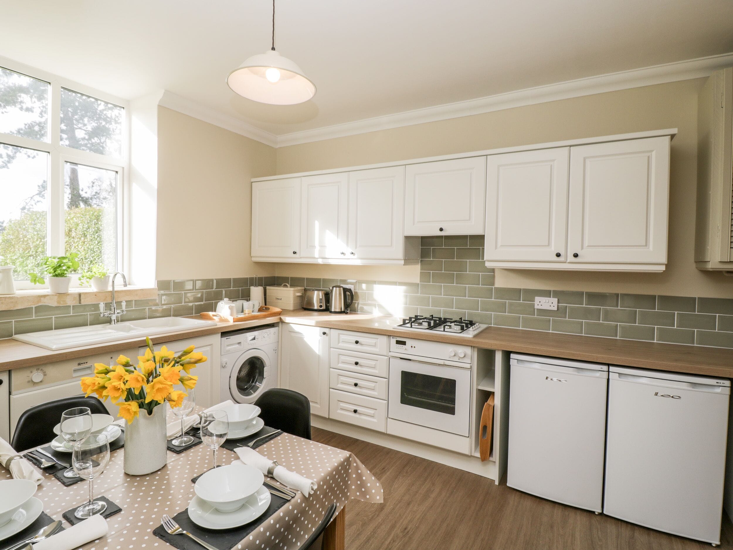 Cottage | Private kitchen | Fridge, microwave, dishwasher, electric kettle
