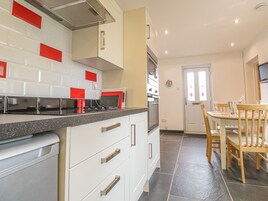 村舍 | 私人厨房 | 冰箱、洗碗机、厨具/餐具