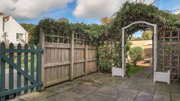 Cottage | Property grounds