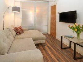 1 habitación, decoración personalizada y muebles diferentes 