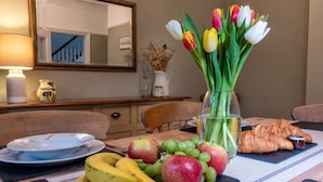 Cottage | Dining
