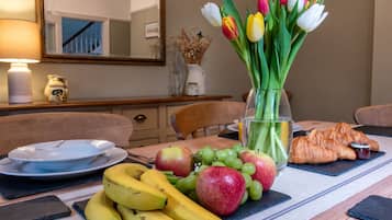 Cottage | Dining