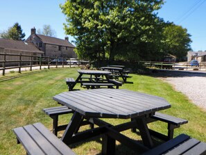 Cottage | Outdoor dining - The Nest (Buxton)