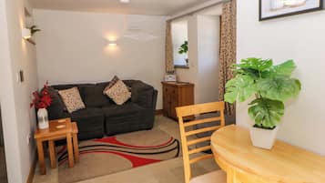 Cottage | Living area