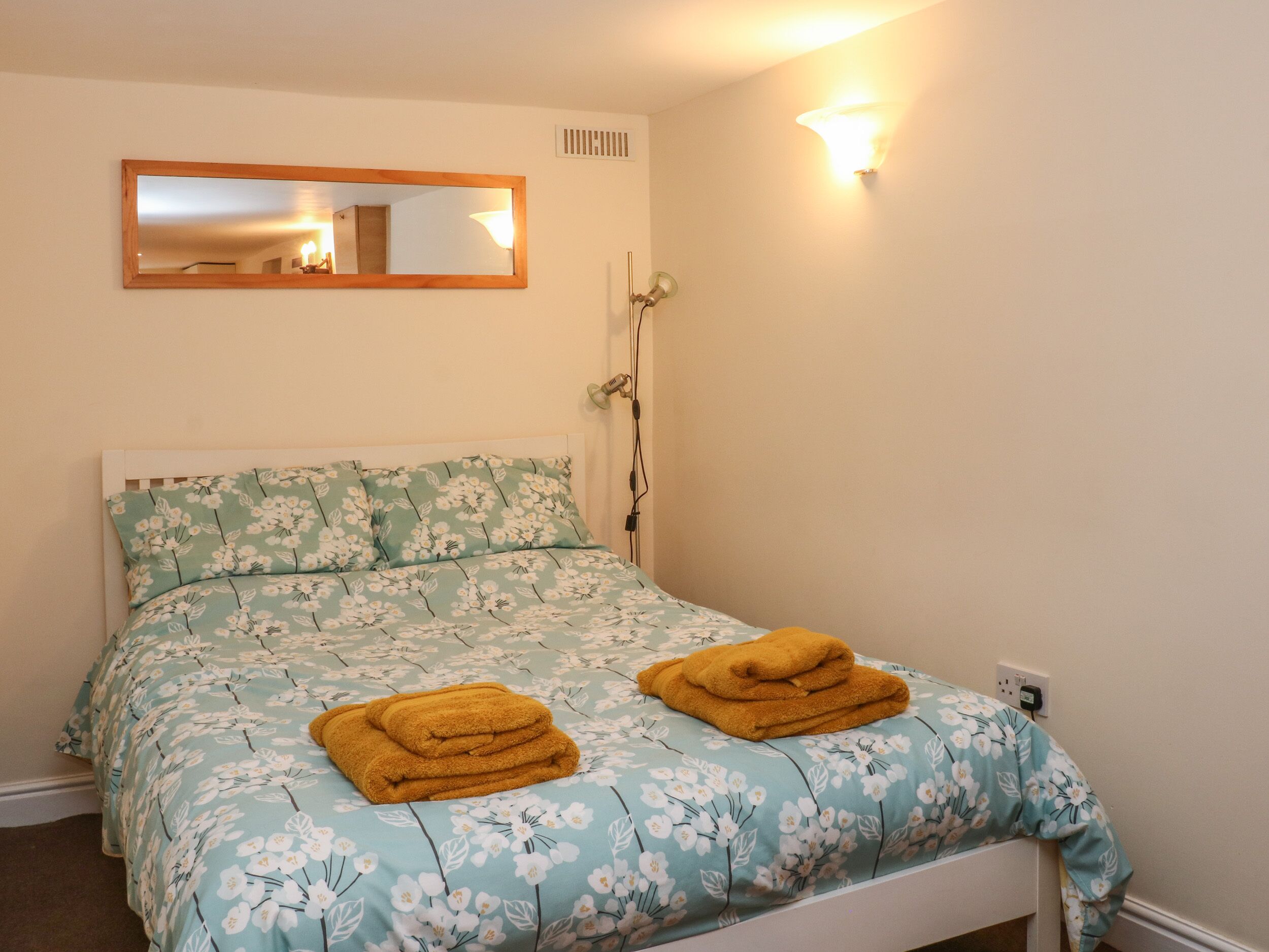 1 habitación, decoración personalizada y muebles diferentes 