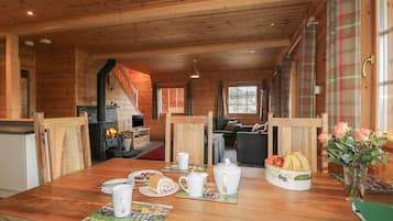 Cottage | Private kitchen | Fridge, dishwasher, electric kettle, toaster
