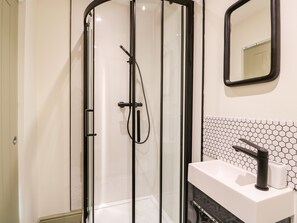 Cottage | Bathroom