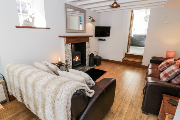Cottage | Living room | Fireplace