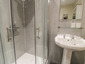 Cottage | Bathroom | Shower