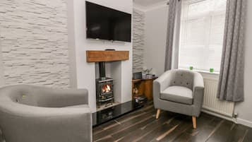 Cottage | 2 bedrooms, individually decorated, individually furnished, free WiFi