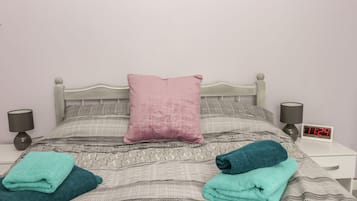 Cottage | 2 bedrooms, individually decorated, individually furnished, free WiFi