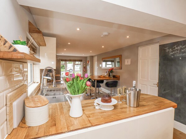 Dining - Castle View (Scarborough)