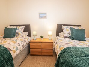 Cottage | 2 bedrooms, individually decorated, individually furnished, free WiFi - Cosy Bee (Morecambe)