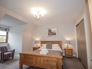 3 quartos, individualmente decorados, individualmente mobiliados