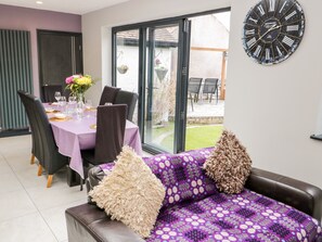 Cottage | Living room | Fireplace - Glendalough (Colwyn Bay)