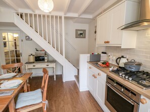 Cottage | Private kitchen | Fridge, dishwasher, electric kettle, toaster