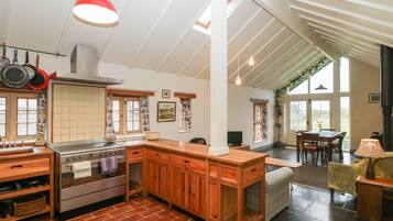 Cottage | Bahagian dalam