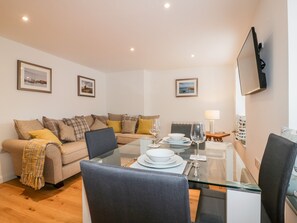Cottage | Interior - Midships (St Austell)