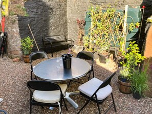 Cottage | Balcony - Ivy Bank (Thornhill)