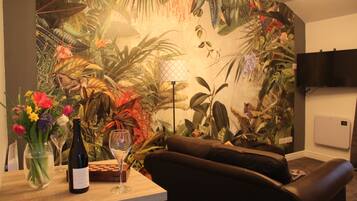 Superior Studio, Private Bathroom (Jungle) | Lounge