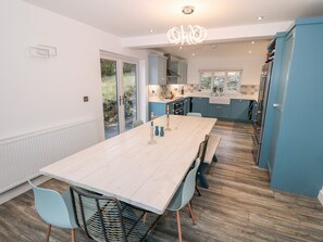 Stuga | Eget kök | Kylskåp, diskmaskin, vattenkokare och brödrost