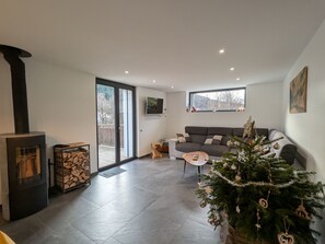 TV, DVD-spiller og bøker