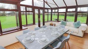 Cottage | Dining