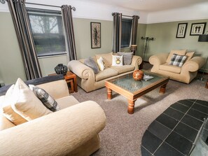 Cottage | 4 bedrooms, individually decorated, individually furnished, free WiFi