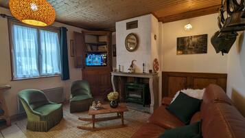 Televisie en een open haard