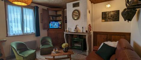 Televisie en een open haard