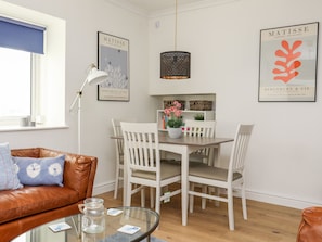 Cottage | Living room | Fireplace