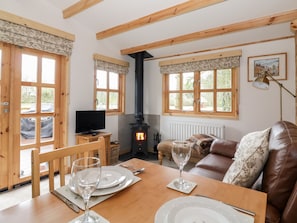 Cottage | Living room - Someplace Else (Diss)