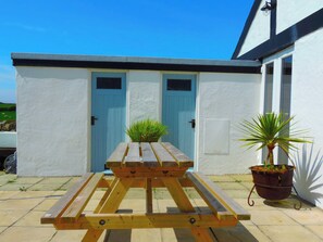 Cottage | Outdoor dining - Bryn Môr (Holyhead)