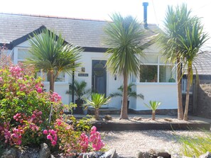 Cottage | Exterior - Bryn Môr (Holyhead)