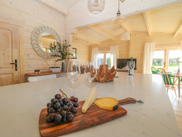 Cottage | Private kitchen | Fridge, dishwasher, electric kettle, toaster - Gardener's Lodge (York)