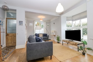 Cottage | Living area