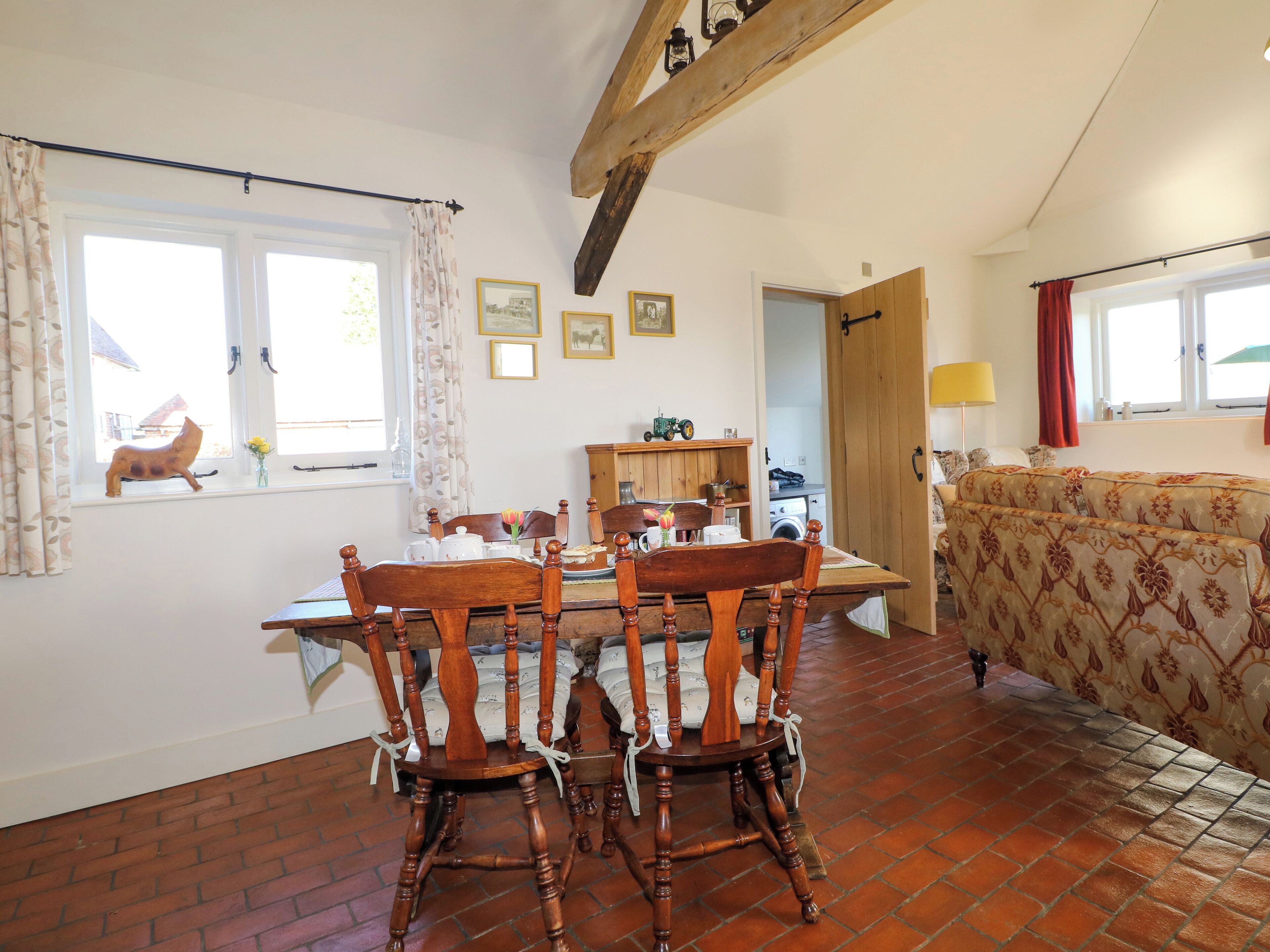 Cottage | Dining