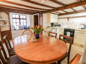 Cottage | Private kitchen | Fridge, dishwasher, electric kettle, toaster - Teign Cottage (Teignmouth)