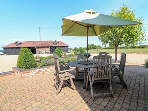 Outdoor dining - Bellamour End Cottage (Rugeley)