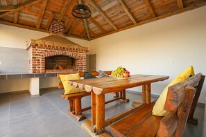 Outdoor dining - Beautiful villa with pool (Mostar)