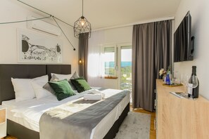 4 bedrooms, iron/ironing board, travel cot, WiFi