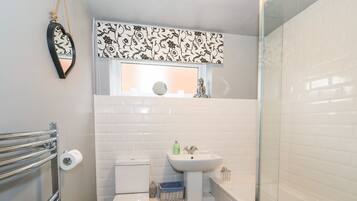 Cottage | Bathroom | Shower