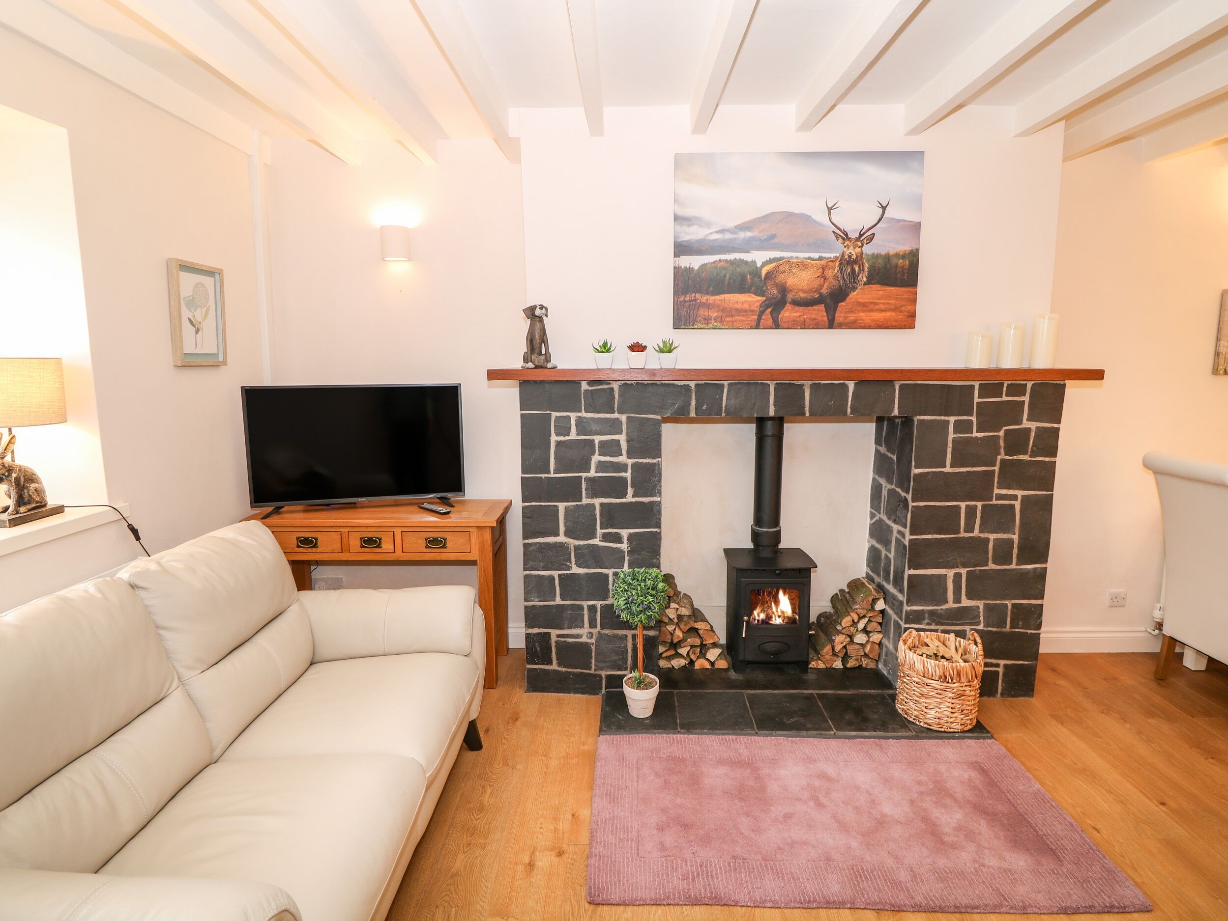 Cottage | Living room | TV