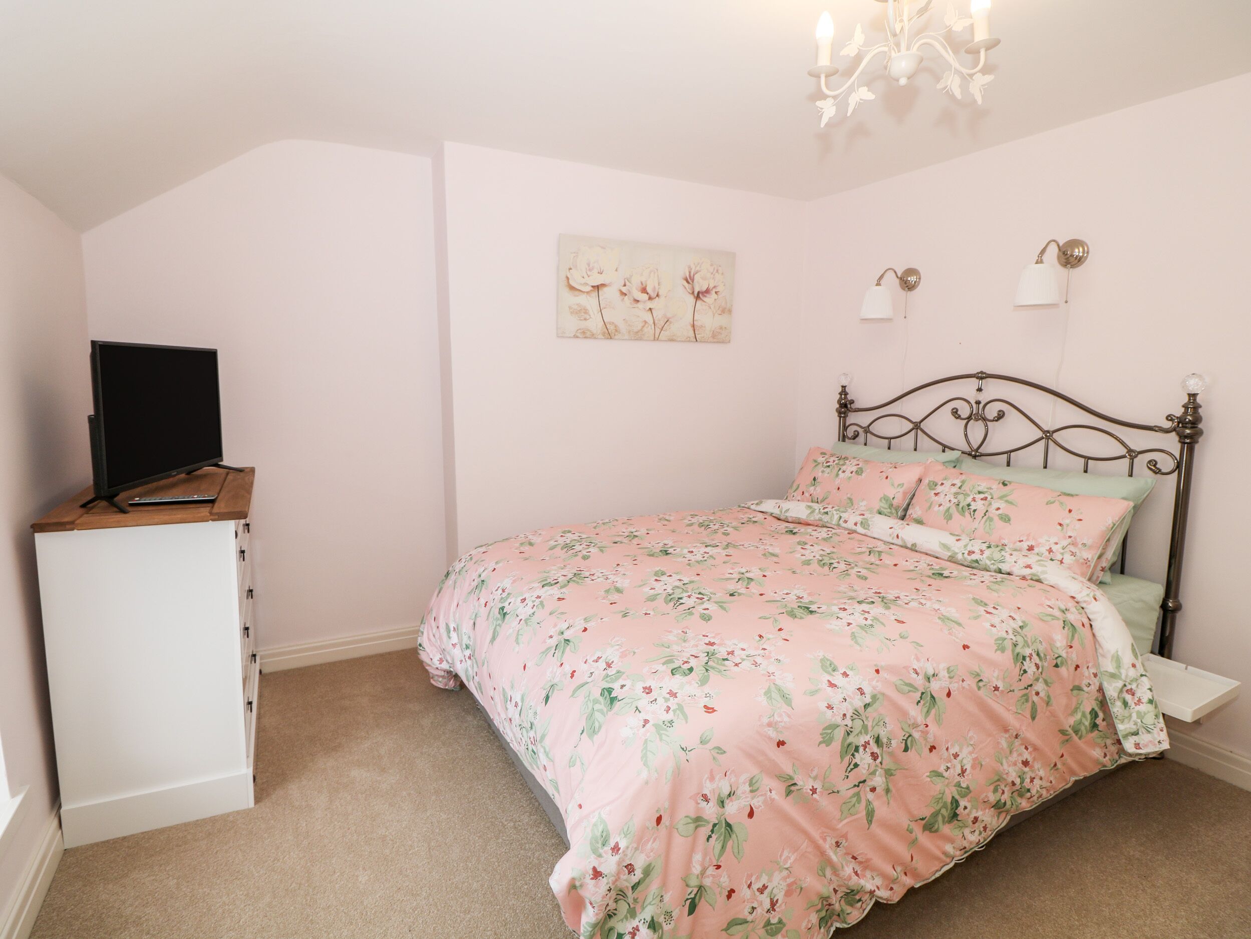 Cottage | 2 bedrooms, individually decorated, individually furnished, free WiFi