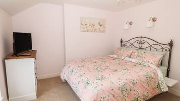 Cottage | 2 bedrooms, individually decorated, individually furnished, free WiFi