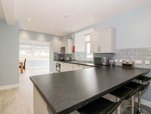 Cottage | Dapur pribadi | Lemari es, mesin pencuci piring, ketel listrik, dan pemanggang roti