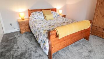 Cottage | 3 bedrooms, individually decorated, individually furnished, free WiFi